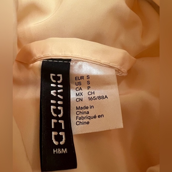 H&M Divided Women’s Puffer Vest in Pale Yellow, Size Small - Picture 3 of 3